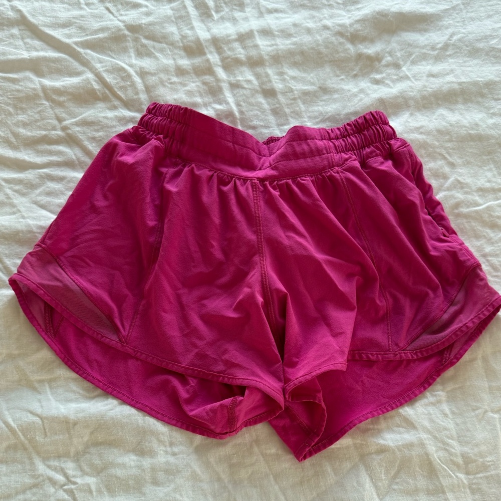 Lululemon Hotty Hot Shorts Sonic Pink Size 4, 4 inch